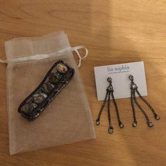 Lia Sophia Jewelry - 3/$9🔴Lia Sophia Bracelet and Earrings Set Lia Sophia Jewelry - 3/$9🔴Lia Sophia Bracelet and Earrings Set